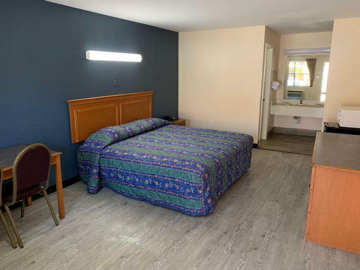 Guest Inn And Suites Houston Chambre photo